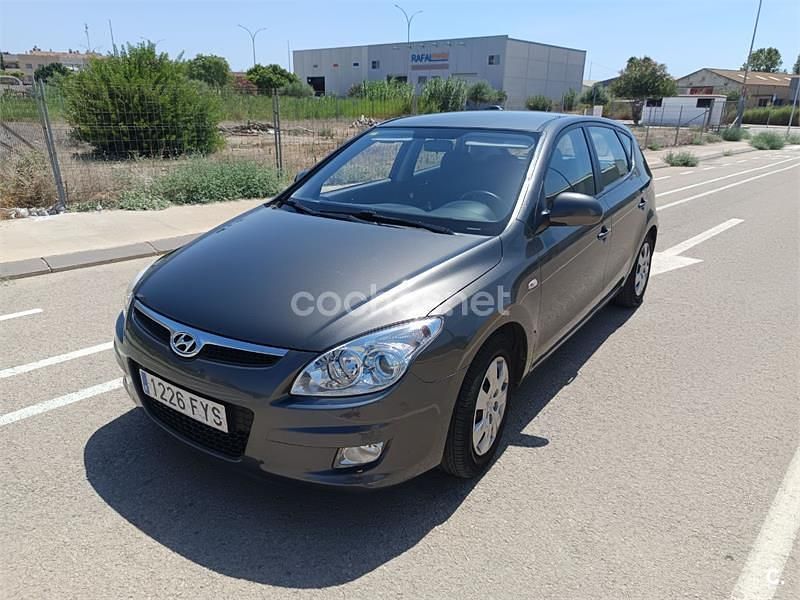 Gris / plata Usado 2007 Hyundai i30 Comfort Berlina | 5700 € (Precio justo) - Imagen 1/4