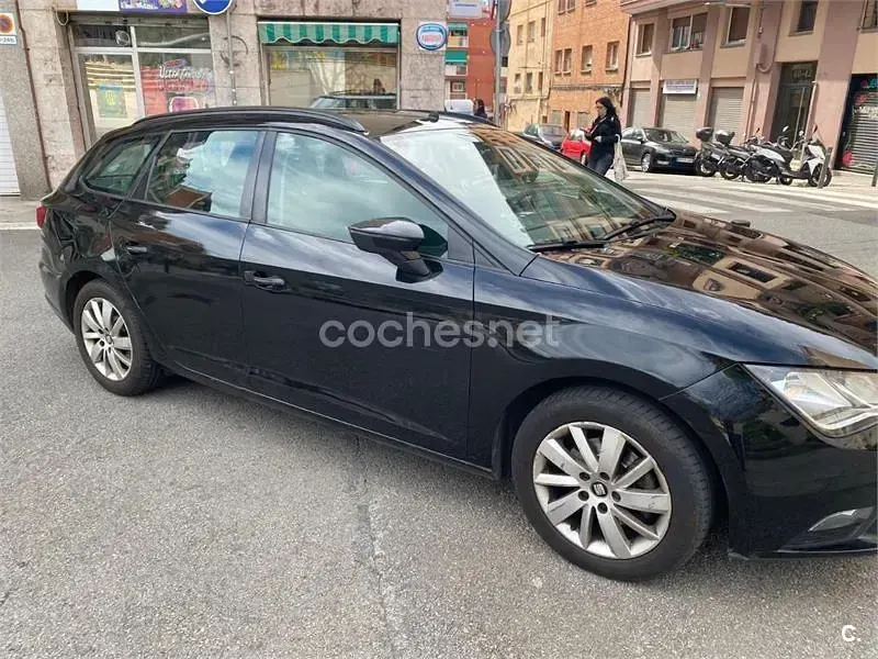 Usado Seat Leon ST Style 150 CV (110 kW) 2016 Negro Familiar