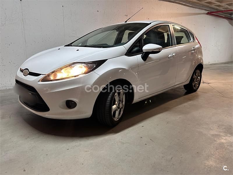 Usado Ford Fiesta Trend 68 CV (50 kW) 2009 Blanco Utilitario