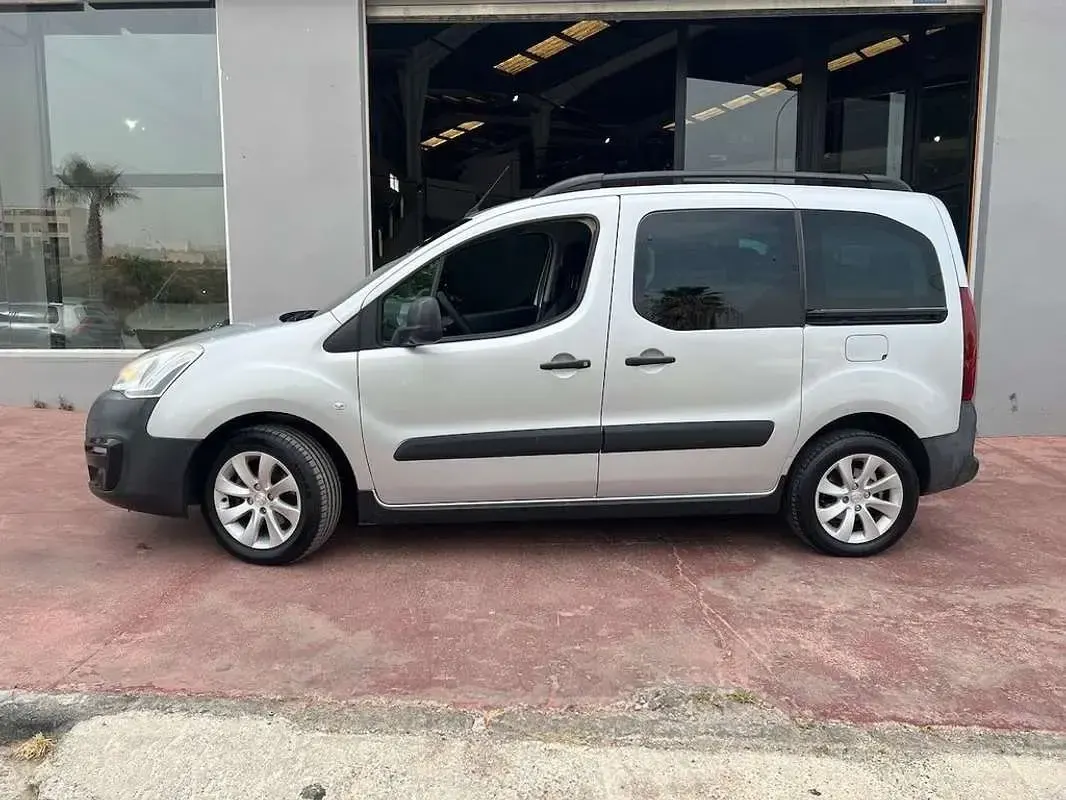 Usado Peugeot TePee Outdoor 92 CV (67 kW) 2017 Gris Van