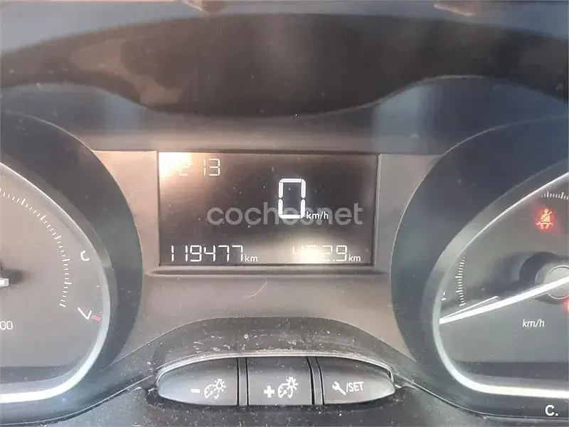 Usado Peugeot 208 68 CV (50 kW) 2015 Blanco Utilitario