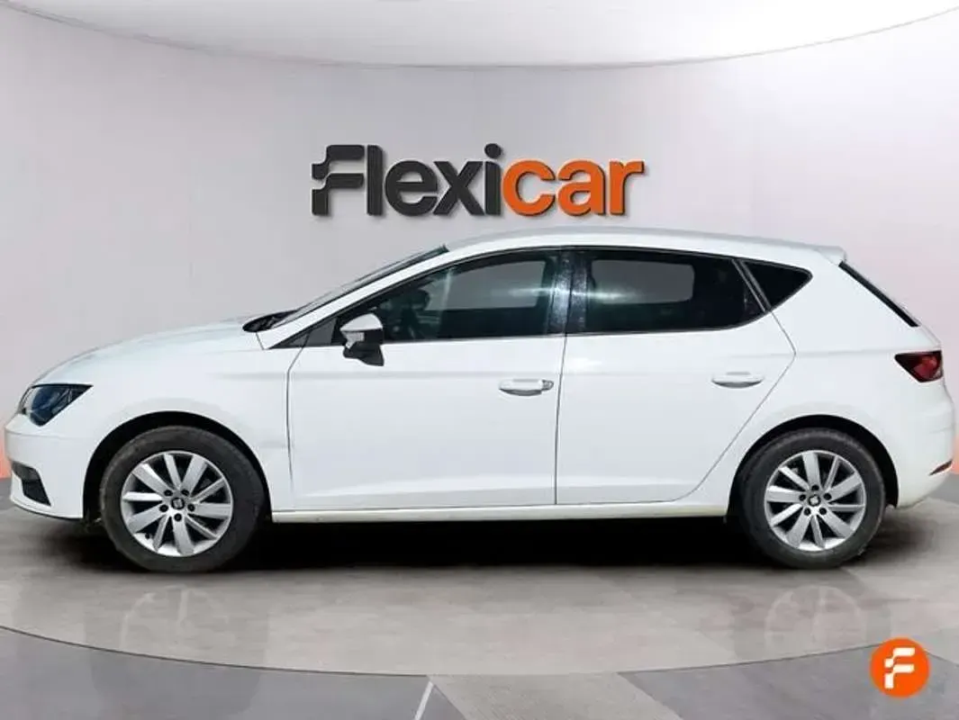 Usado Seat Leon ST Style 116 CV (85 kW) 2019 Blanco Familiar