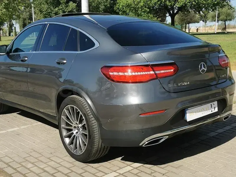 Usado Mercedes GLC250 204 CV (150 kW) 2018 Gris / plata Coupe