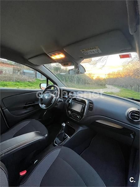 Usado Renault Captur LIMITED 120 HP (88 kW) 2017 Bege SUV