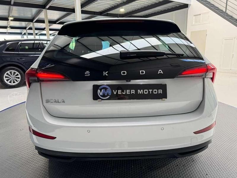 Usado Skoda Scala Active 110 CV (80 kW) 2021 Blanco Utilitario