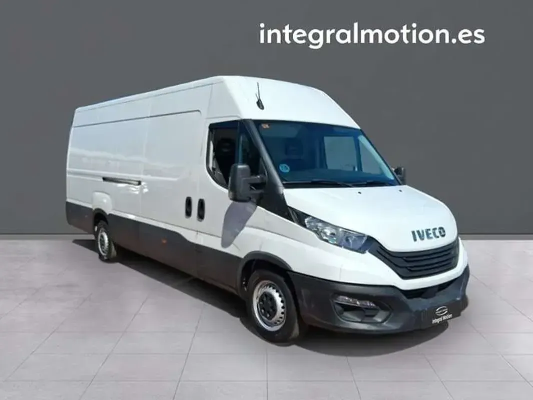 Usado Iveco Daily 156 CV (114 kW) 2023 Blanco Van