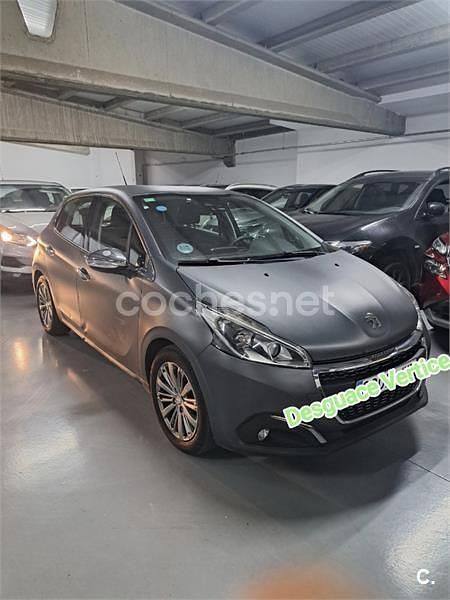 Gris / plata Usado 2015 Peugeot 208 Allure Utilitario | 6500 € (Precio justo) - Imagen 1/4