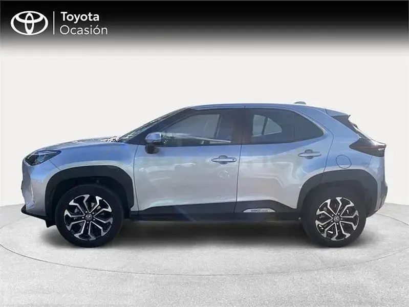 Usado Toyota Yaris Cross Active 116 CV (85 kW) 2024 Gris / plata SUV