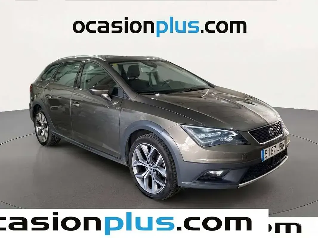 Usado Seat Leon 4Drive 150 CV (110 kW) 2014 Marrón SUV