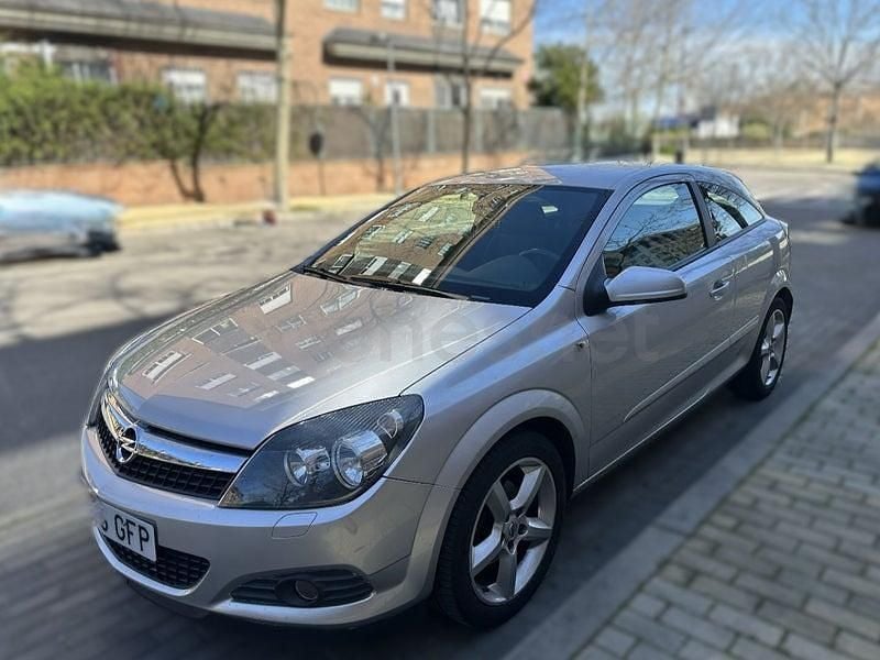 Usado Opel Astra GTC Sport 140 CV (102 kW) 2008 Gris / plata Berlina