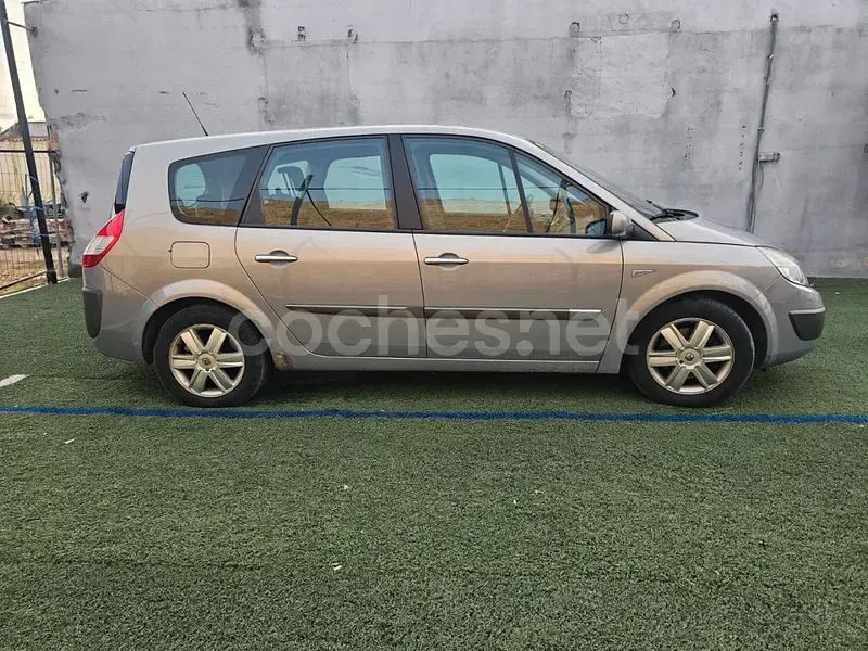 Usado Renault Scénic Expression 130 CV (95 kW) 2005 Gris / plata Monovolumen