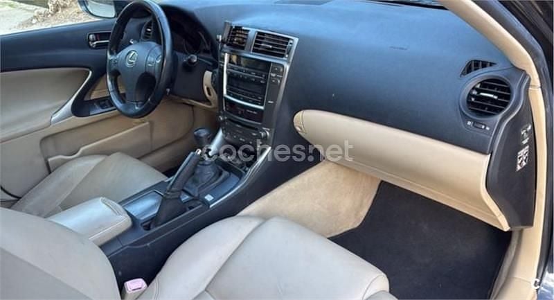 Usado Lexus IS220d Luxury Line 177 CV (130 kW) 2008 Gris / plata Berlina
