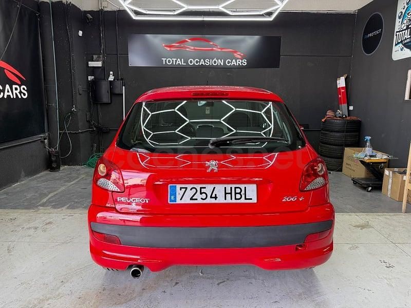 Usado Peugeot 206 60 CV (44 kW) 2011 Rojo Berlina