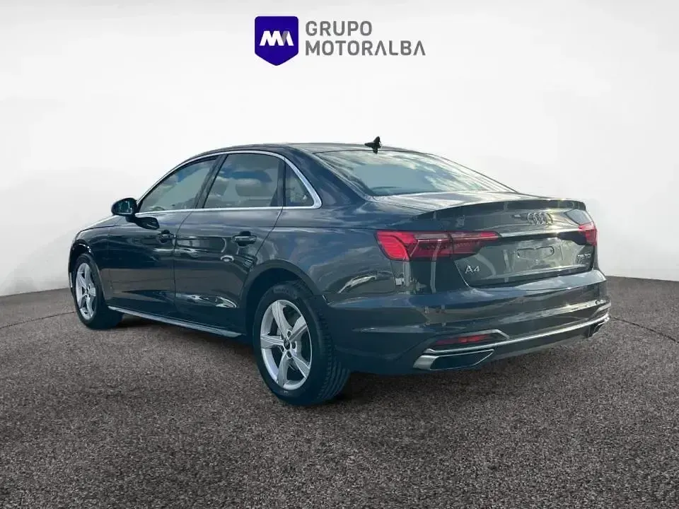 Usado Audi A4 Advanced Plus 163 CV (119 kW) 2021 Gris / plata Berlina