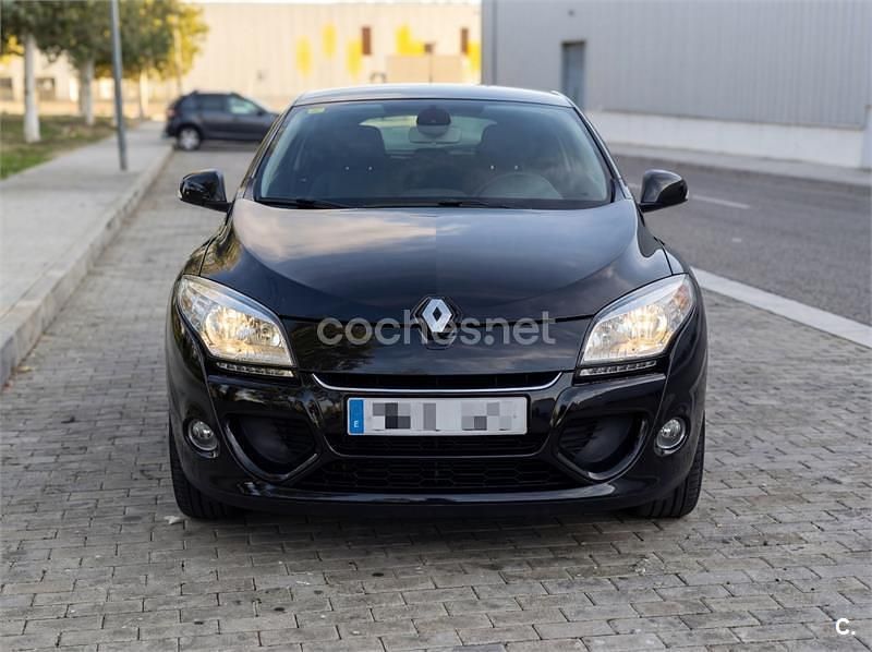 Usado Renault Mégane Dynamique 115 CV (84 kW) 2013 Negro Berlina
