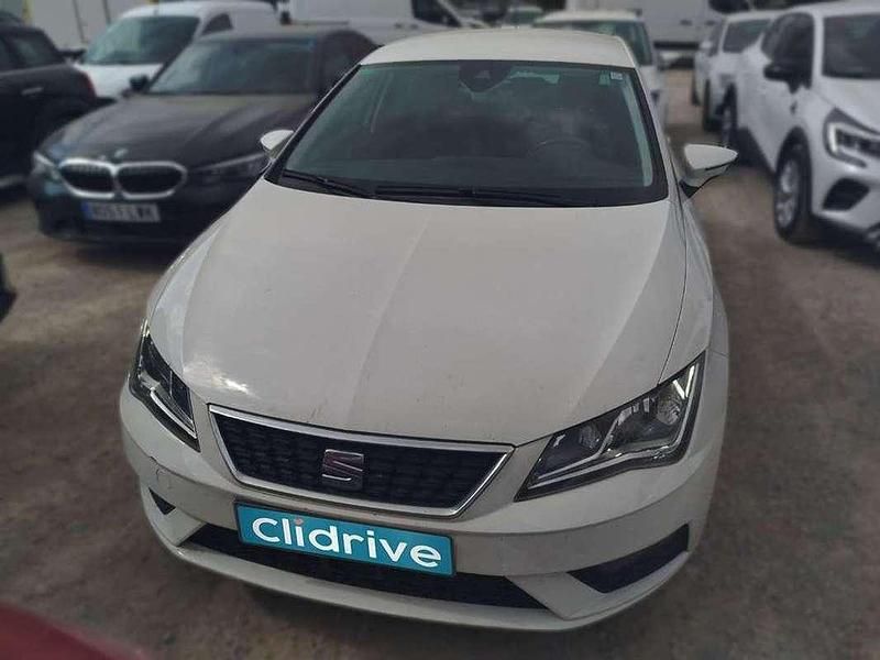 Usado Seat Leon Style 131 CV (96 kW) 2019 Blanco Familiar