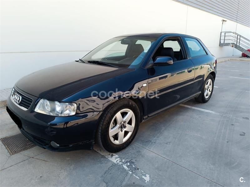 Negro Usado 2002 Audi A3 Attraction Berlina | 2500 € (Precio justo) - Imagen 1/4