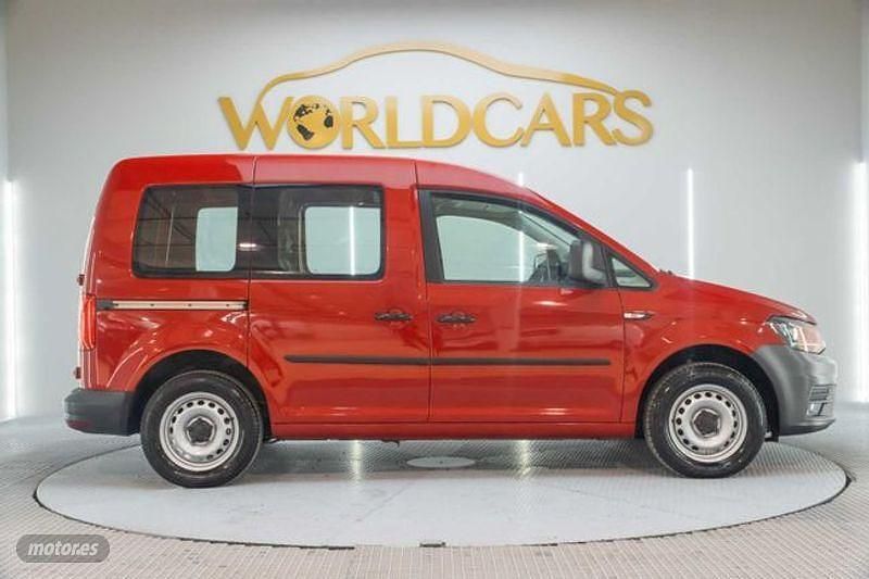 Usado VW Caddy 102 CV (75 kW) 2020 Rojo Monovolumen