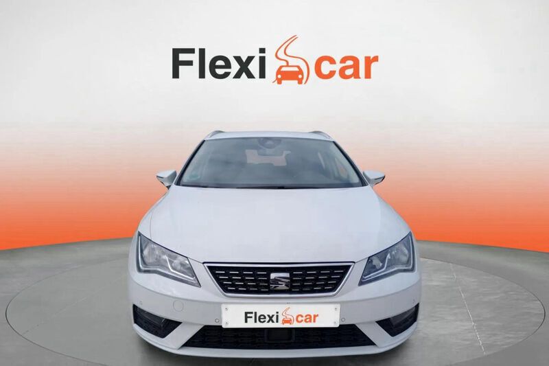 Usado Seat Leon ST Style 131 CV (96 kW) 2019 Blanco Familiar