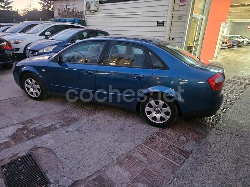 Usado Audi A4 150 CV (110 kW) 2001 Azul Berlina