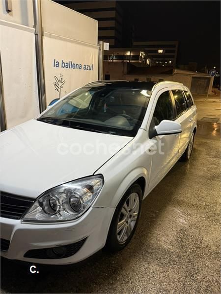 Blanco Usado 2010 Opel Astra Edition Familiar | 2400 € (Buen precio) - Imagen 1/4