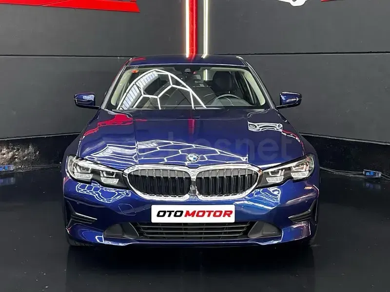Usado BMW 318 150 CV (110 kW) 2019 Azul Berlina