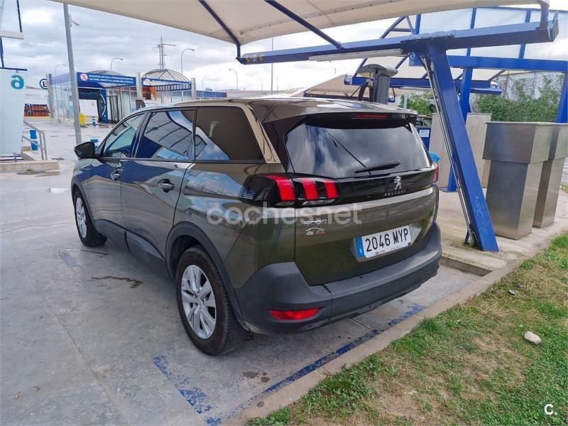 Usado Peugeot 5008 Allure 130 CV (95 kW) 2020 Gris / plata SUV