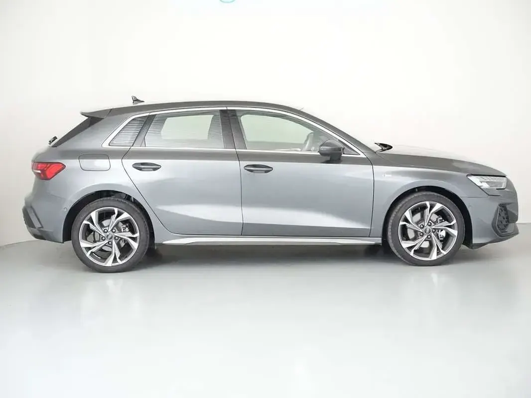 Usado Audi A3 Sportback S-Line 150 CV (110 kW) 2025 Gris Utilitario