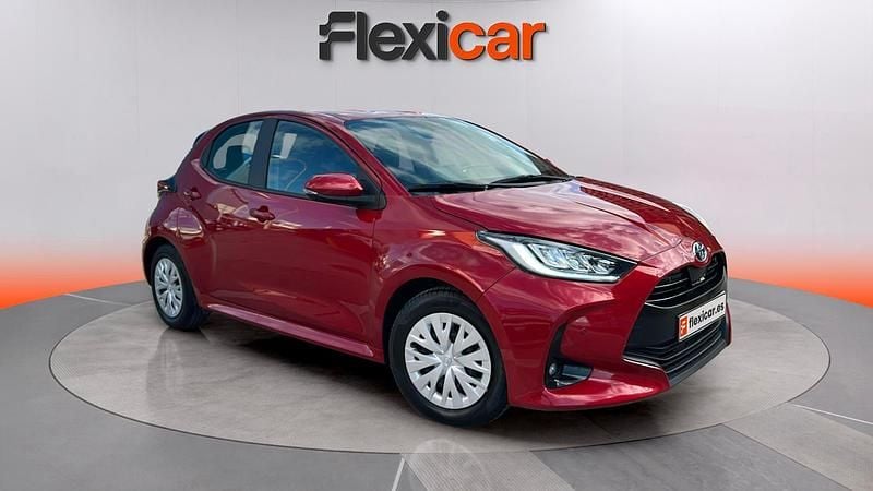 Usado Toyota Yaris Hybrid Style 116 CV (85 kW) 2022 Burdeos Utilitario