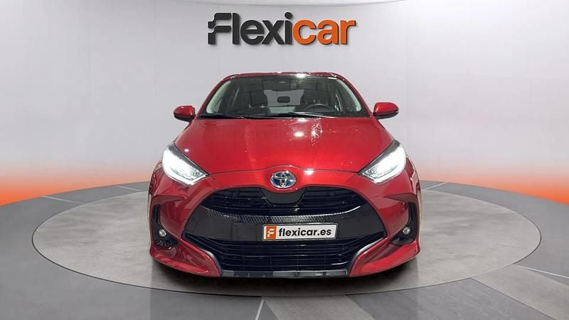 Usado Toyota Yaris Hybrid Active 116 CV (85 kW) 2023 Rojo Utilitario