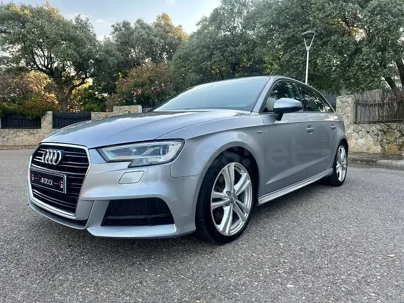 Usado Audi A3 S-Line 150 CV (110 kW) 2019 Gris / plata Berlina