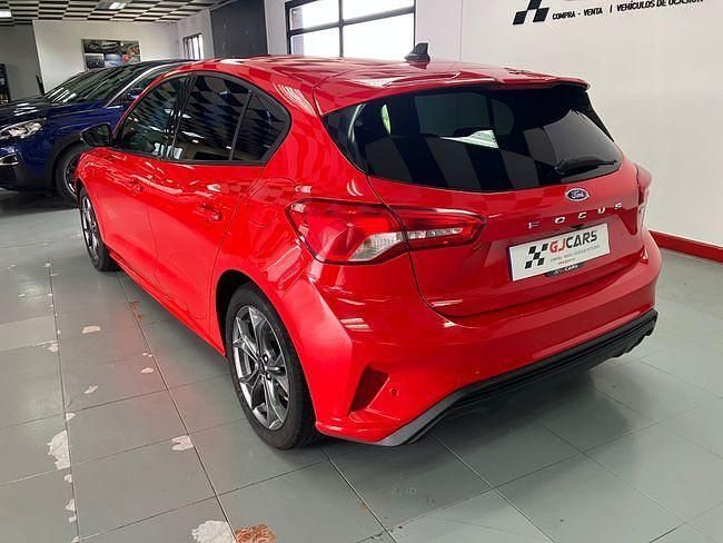Usado Ford Focus ST-Line 125 CV (91 kW) 2022 Rojo Berlina