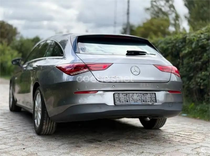 Usado Mercedes CLA200 Shooting Brake 136 CV (100 kW) 2019 Gris / plata Familiar