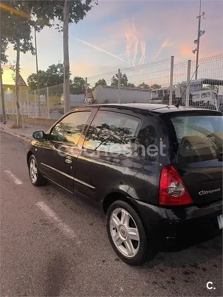 Usado Renault Clio II Authentique 65 CV (47 kW) 2006 Negro Berlina