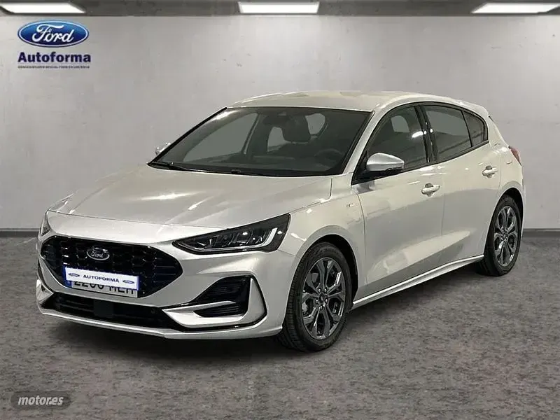 Usado Ford Focus ST-Line 125 CV (91 kW) 2025 Plateado Berlina