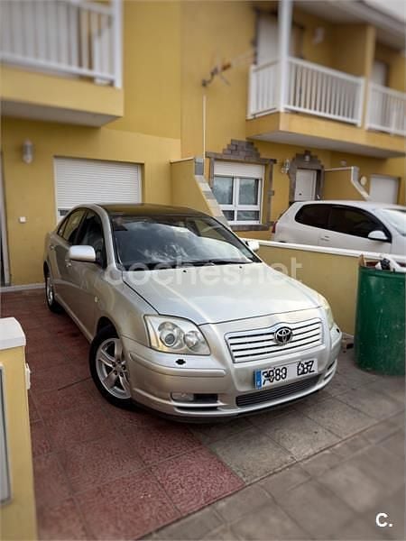 Usado Toyota Avensis Sol 129 CV (94 kW) 2004 Beige Berlina
