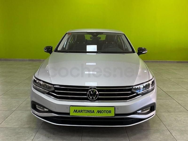 Usado VW Passat Business 150 CV (110 kW) 2021 Gris / plata Berlina