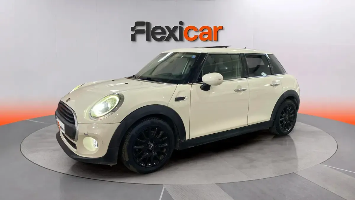 Usado Mini ONE 102 CV (75 kW) 2019 Beige Utilitario