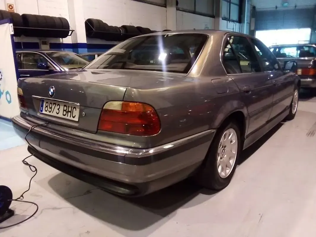 Usado BMW 730 193 CV (141 kW) 2001 Marrón Berlina