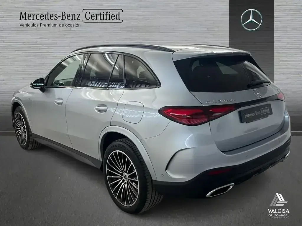Usado Mercedes GLC300e 333 CV (244 kW) 2025 Gris / plateado SUV