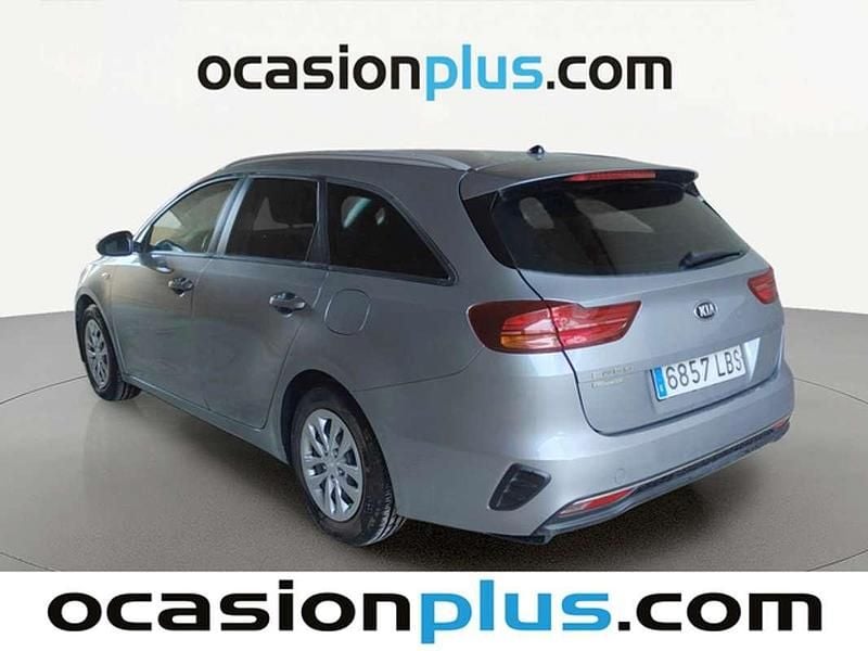 Usado Kia Ceed 120 CV (88 kW) 2019 Plateado Utilitario