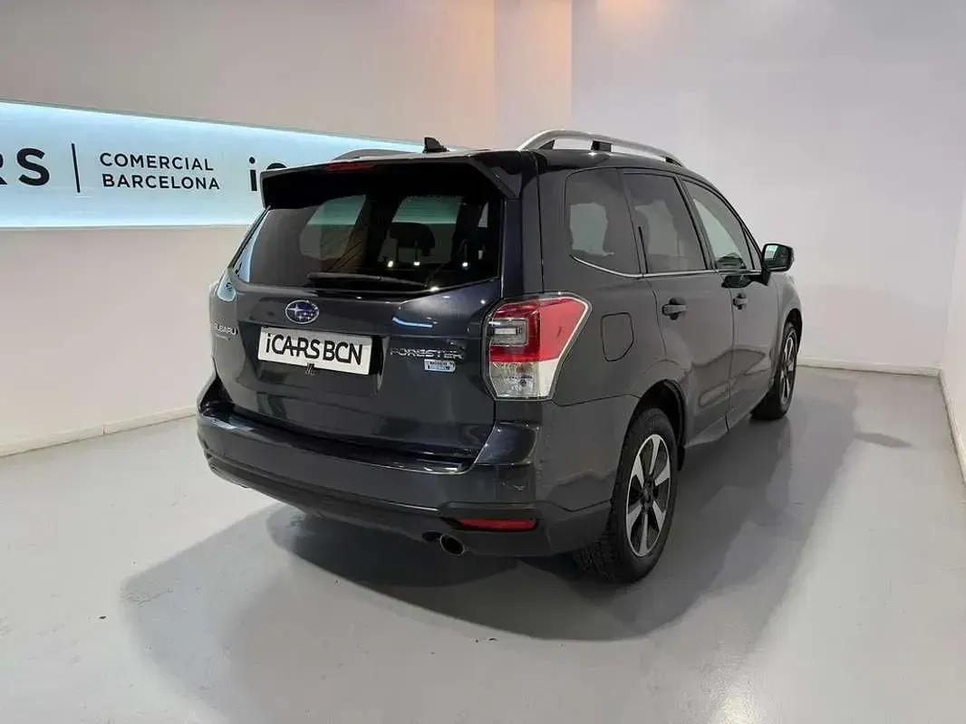 Usado Subaru Forester 148 CV (108 kW) 2017 Gris SUV