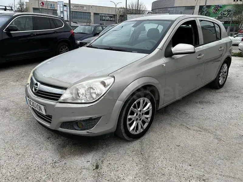 Usado Opel Astra Energy 90 CV (66 kW) 2009 Gris / plata Berlina