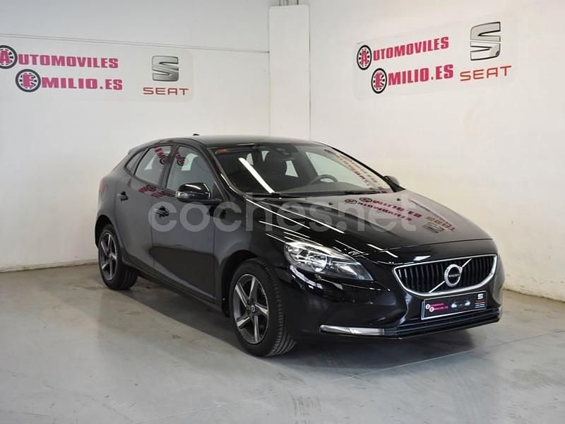 Usado Volvo V40 R-Design Momentum 120 CV (88 kW) 2016 Negro Familiar