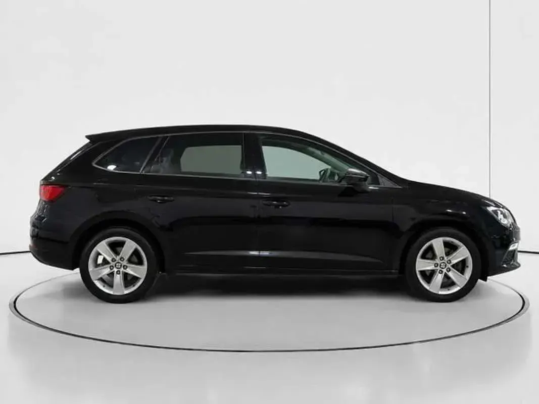 Usado Seat Leon FR 150 CV (110 kW) 2019 Negro Utilitario