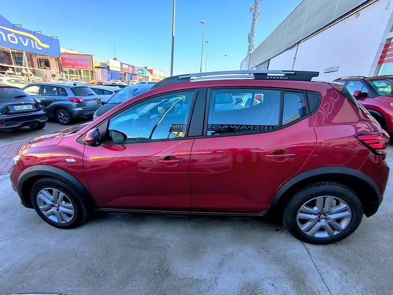 Usado Dacia Sandero Comfort 91 CV (66 kW) 2021 Granate Berlina