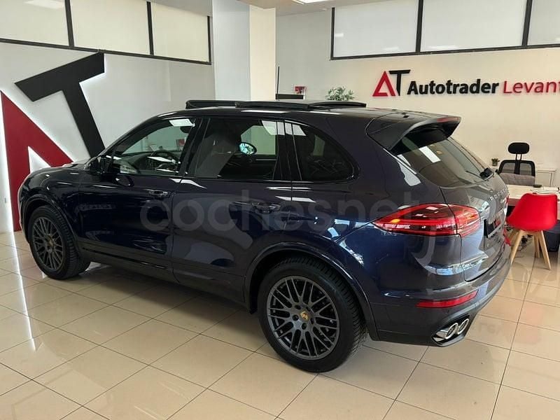 Usado Porsche Cayenne Platinum Edition 262 CV (192 kW) 2017 Violeta / lila SUV