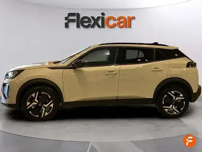 Usado Peugeot 2008 Allure 100 CV (73 kW) 2023 Blanco SUV