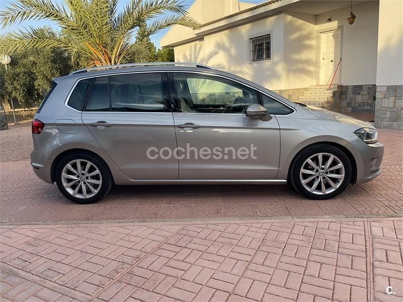 Gris / plata Usado 2015 VW Golf Sportsvan Sportline Monovolumen | 15.600 € (Precio justo) - Imagen 1/4