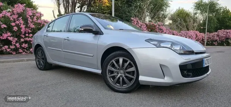 Usado Renault Laguna III GT 150 CV (110 kW) 2010 Plateado Berlina
